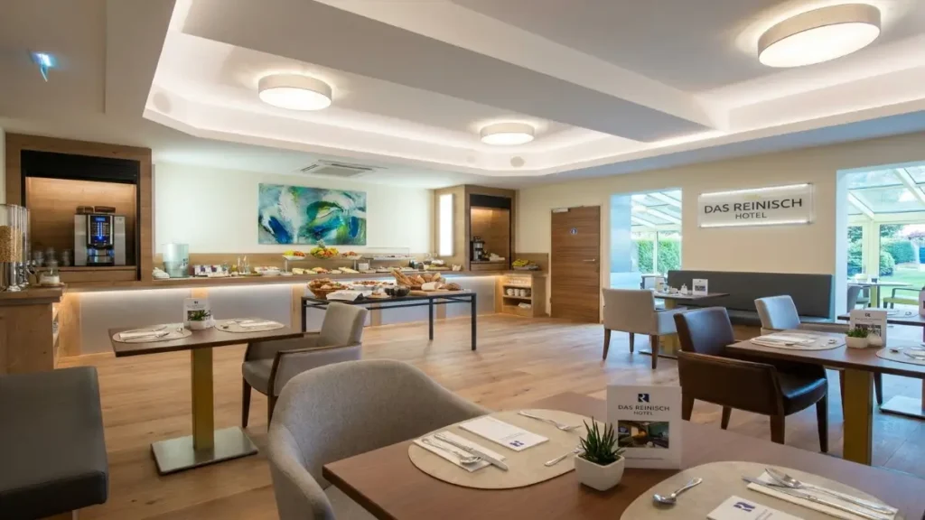 Breakfast room at Das Reinisch Hotel near Vienna Airport